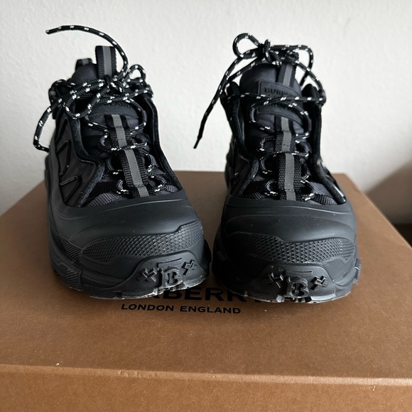 Black - Picture 2 of 3